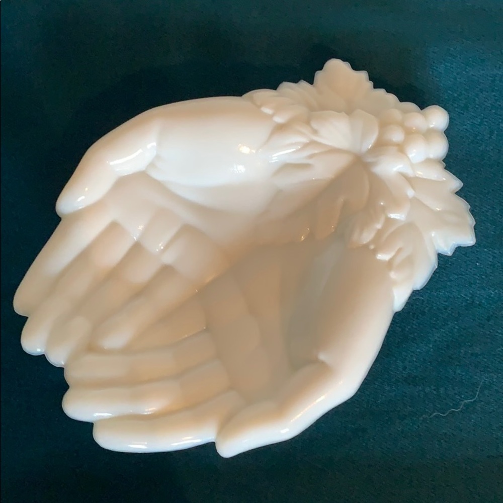 Vintage Westmoreland Open Hands & Grapes Dish - Picture 4 of 7